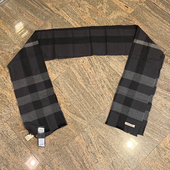 burberry scarf black